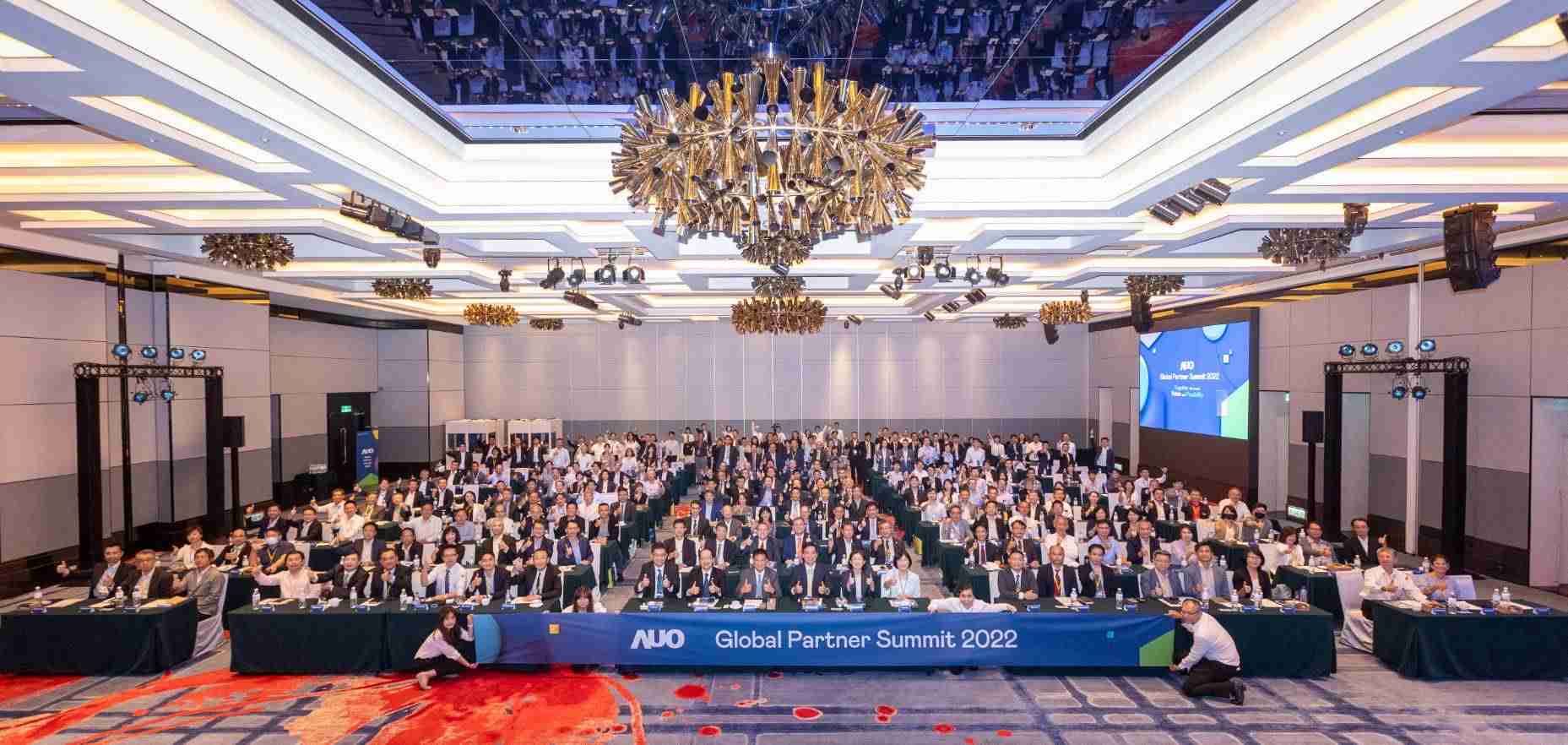 友達推動「安心、、、創新、、、用心、、同心、、、、盡心」五星職旅，，，，為菲籍員工打造全方位照護，，，首度贏得「人權實踐與發展領袖獎」殊榮