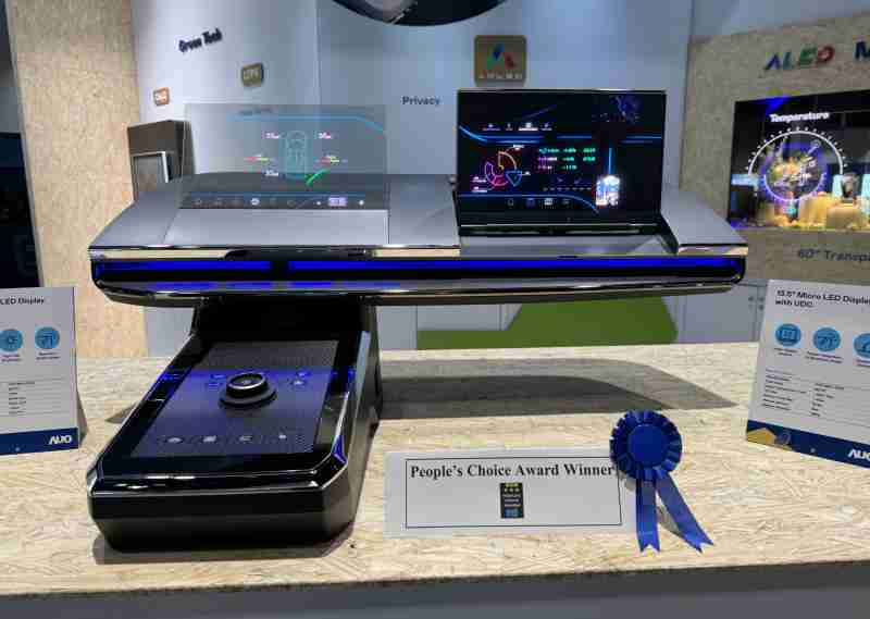 CG电子车用Micro LED Display HMI解决方案获”最佳车用显示奖”，，，以用户为中心开发，，，，针对前座驾驶与乘客设计兼具娱乐与安全的高画质屏幕，，包含车舱前座的Micro LED透明屏幕及全球首款内建镜头的智慧Micro LED显示器